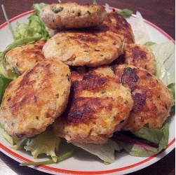 Tod Man Pla – green curry fish cakes (patties)